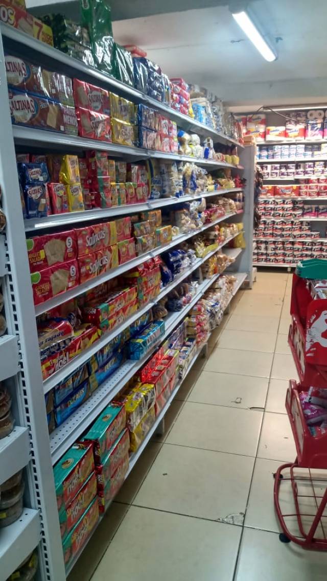 Venta de Negocio Supermercado en Medellín en el barrio Santo Domingo Savio
