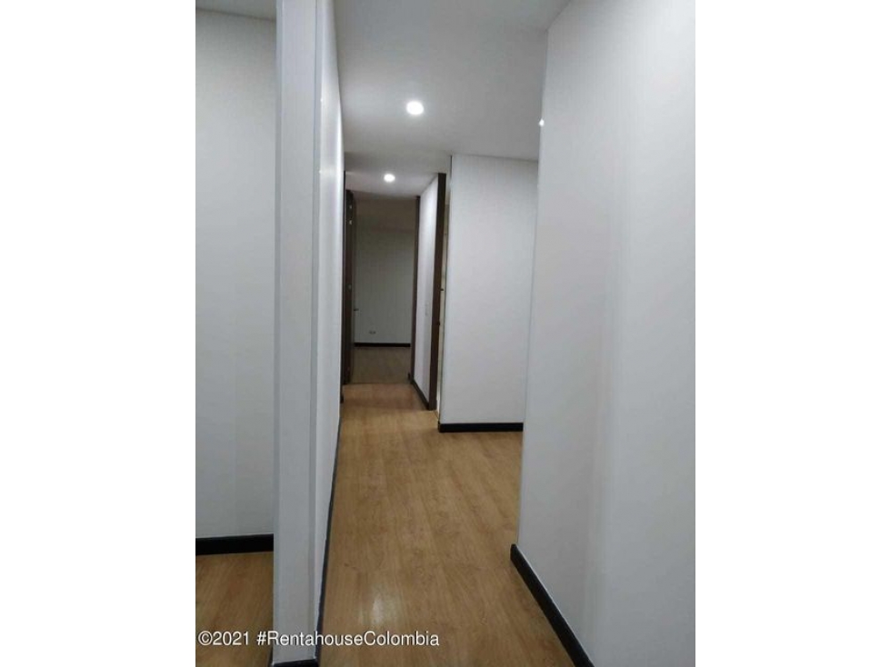 Apartamento en  Hacienda Alcala RAH CO: 23-447