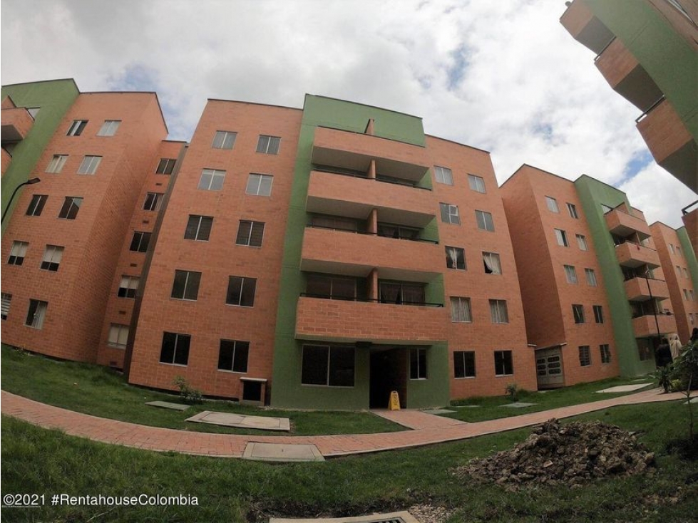 Apartamento en  La Arboleda RAH CO: 23-4