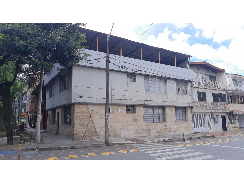 Casa Esquinera Medellin, Sector Estadio - Se Vende