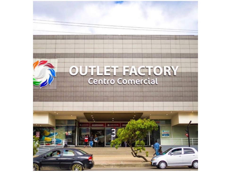 Arriendo Bahía centro comercial outlet Factory