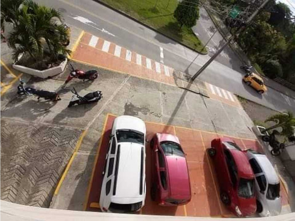 VENTA DE BODEGA COMERCIAL EN PEREIRA, CUBA, SECTOR SAN JOAQUÍN.